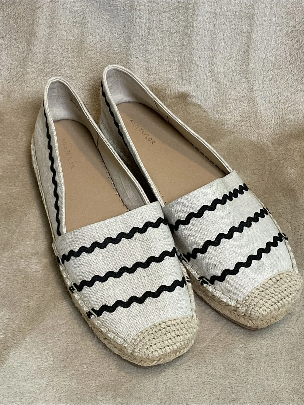 Ann Taylor Cream Espadrilles with Black Wavy Trim Size 8.5